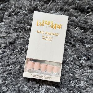 Red Aspen Nail Dashes - Winnie’s In White Sand short square new NWT